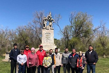 Депутаты навели чистоту в орском сквере